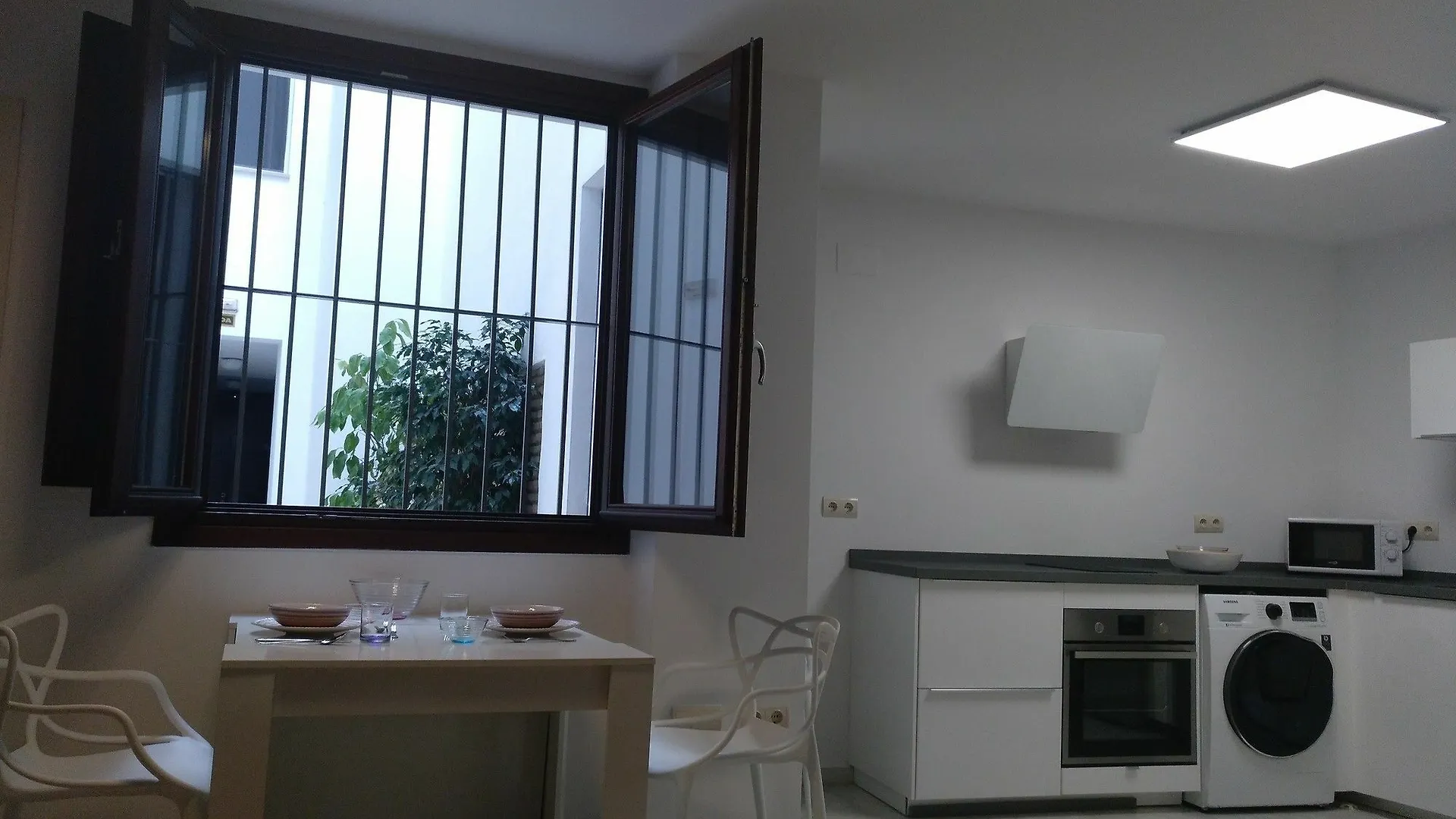 Duplex De 2 Dormitorios San Vicente Siviglia 0*,  Spagna